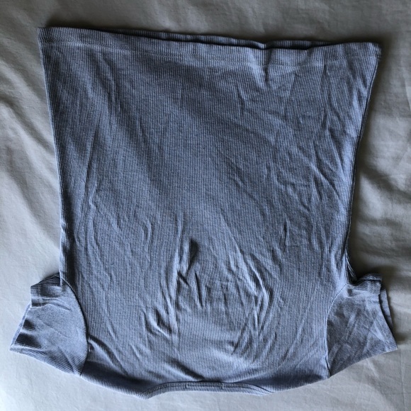 Pretty light blue Brandy Melville t-shirt - Picture 2 of 3